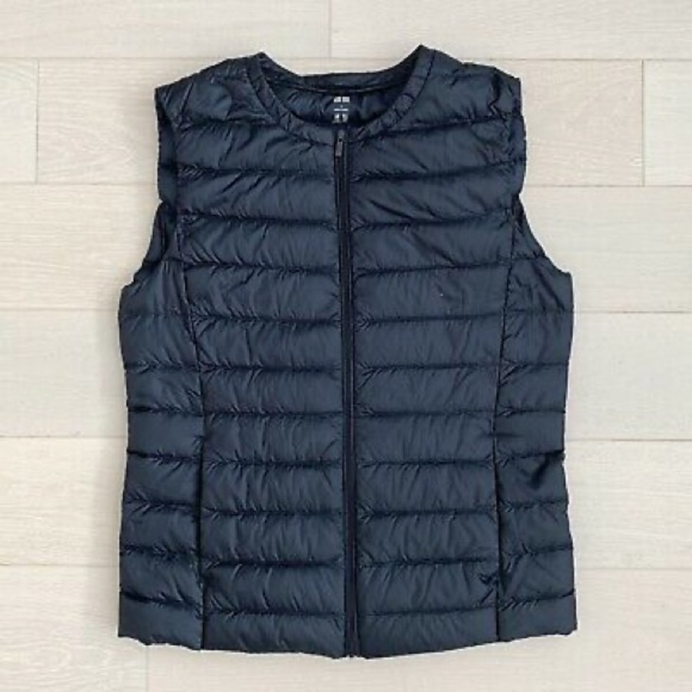 SOLD!‼️Uniqlo | sleeveless puffer vest size small - Picture 3 of 7